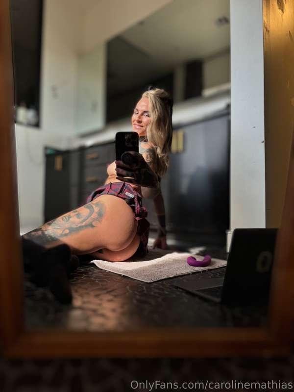 Pic bundle is also available in your DMs 👅