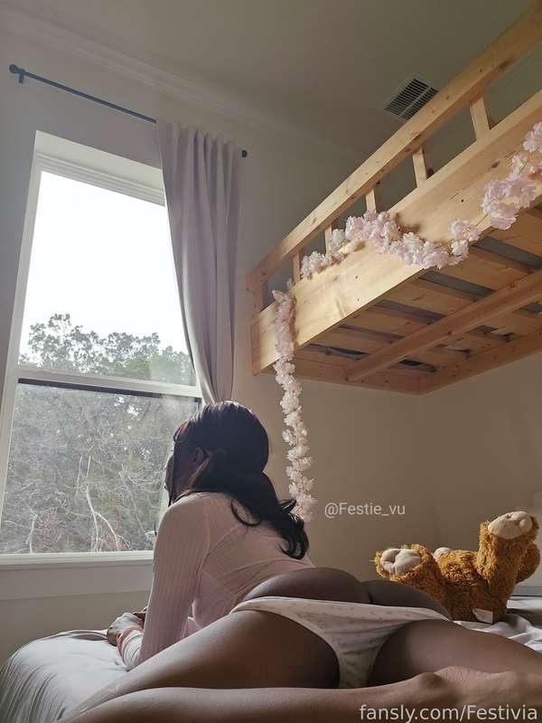 A perfect view to wake up to ˚ʚ🧸ɞ˚☁️
.
.
.
.
#Ebony #gamergirl 
#teen #brat #babyface #babygirl #young #slut #cute#cosplay #Egirl #petite #fyp #kawaii #19yo #19yearsold 