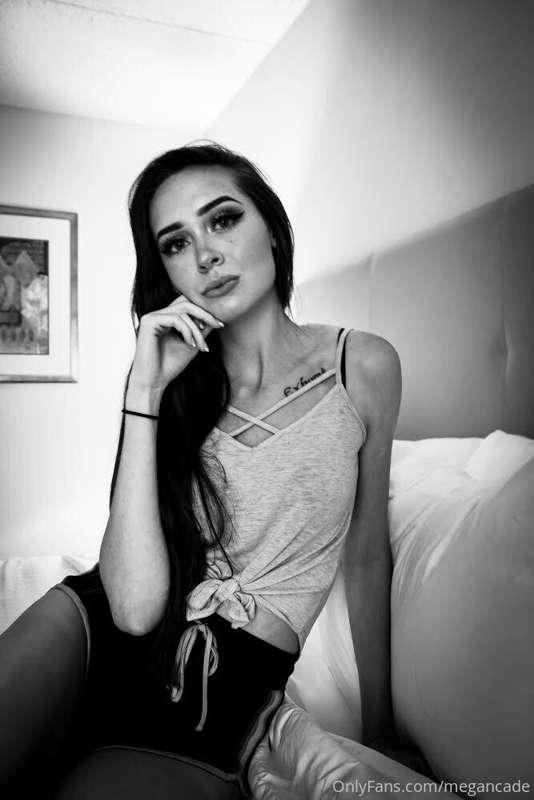 Goofing around in the hotel the other day. 🖤 I have a new nu..