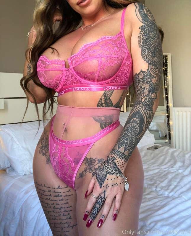 Do you like my lingerie?? 💞