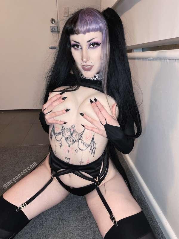 Hiihiiiii ☺️✨  Keep your eyes on your messages tomorrow for ..