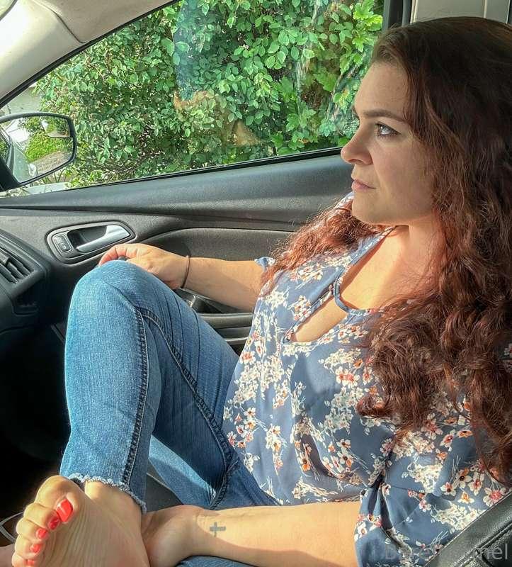 Suck my toes in my car so your wife doesn’t know 😏 part 1 🥰
..