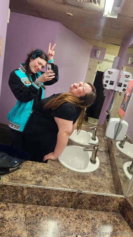 Me and my girl @lexyjones ! Wanna see us be bad at the bar r..