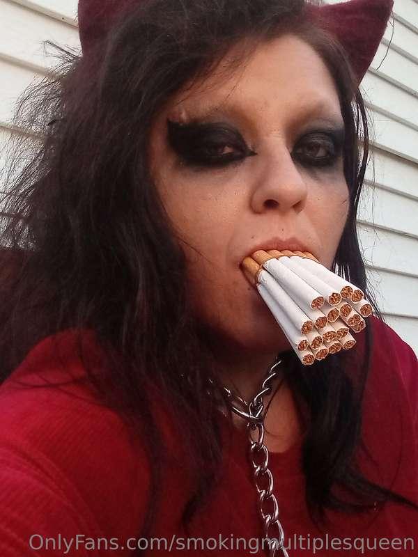 extremesmokingqueen image #1