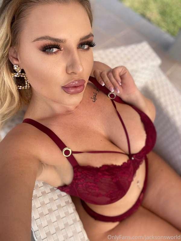 Happy Friday babe 🥰