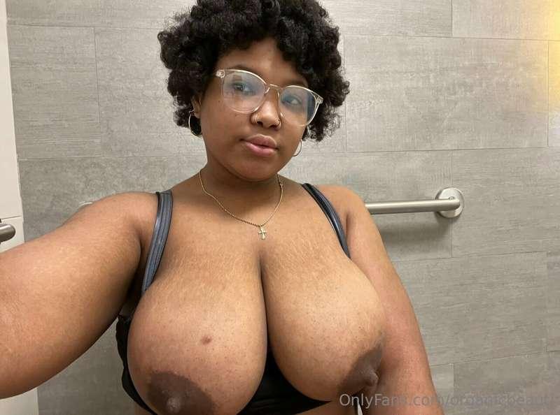 Pretty face and a thick waist