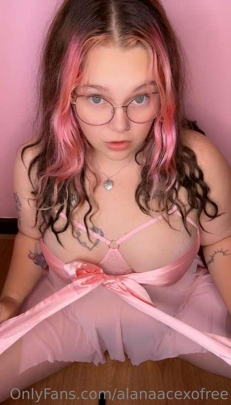 Wasting away my days, all dressed up and no one to fuck 🥵💖