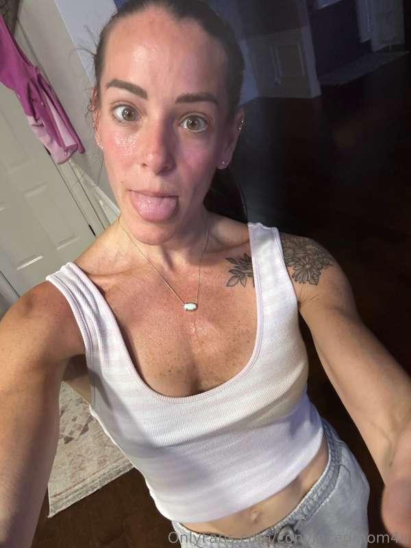 another very sweaty workout! 🥵🔥🤣😍 did ya’ll workout yet!? 