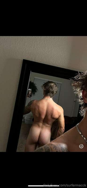 Oops my back itches, will you itch it?🙊