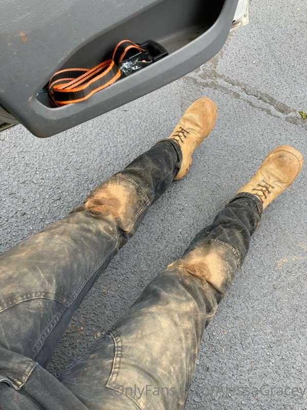 I’m a dirty girl today 🥴 trenched out for a new Tesla Charge..
