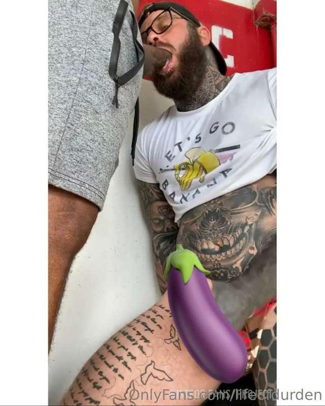 Absolutely love serving his thick juicy cock💕 

*filmed at a..
