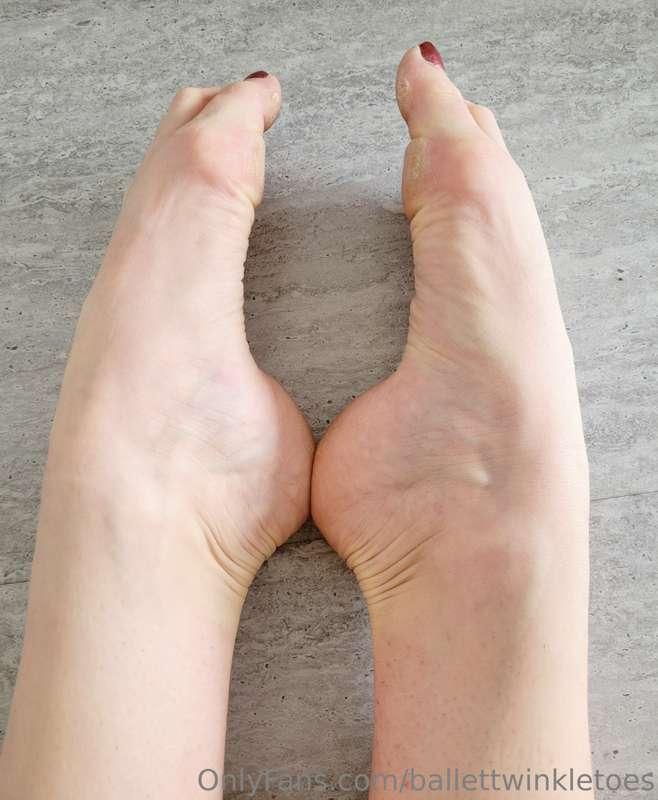 Ballet toes all day 🩰👣