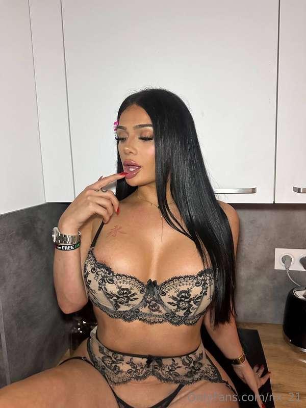je m'ennuie grave... viens me réconforter en privé 🥰