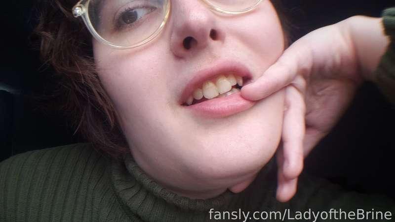 I just wanna see if you fit, mmkay?

( #giantess #vore #vorepov #tongue #teeth #throat )