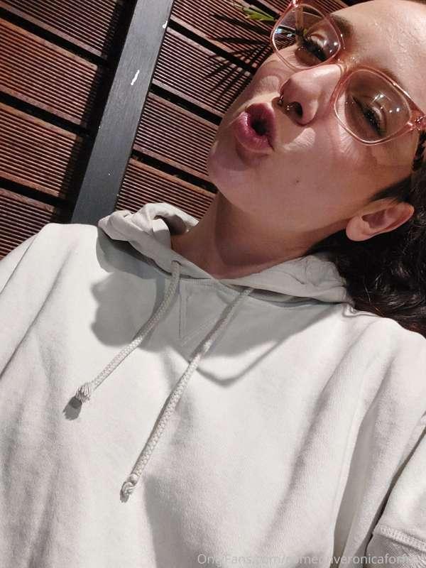 comeonveronicaforfree main image