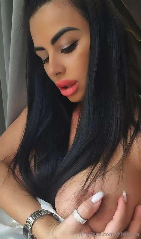 Cumm on these titties