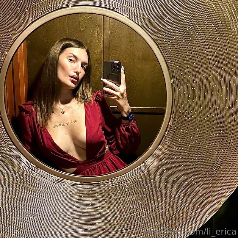 I was at my friend's birthday party!🤩 The party was red dres..