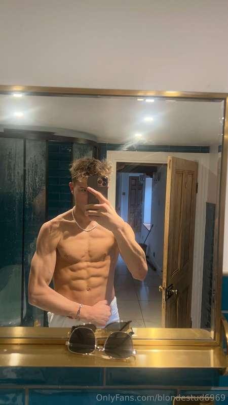 Whos online and ready to get horny for one last time this ye..