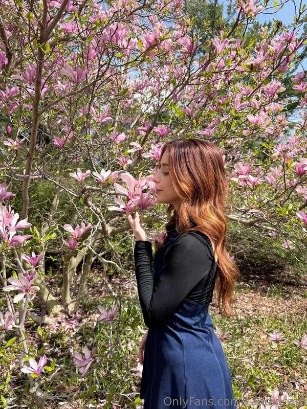 what a beautiful day 😌🌷 come chat with me on my other page, ..