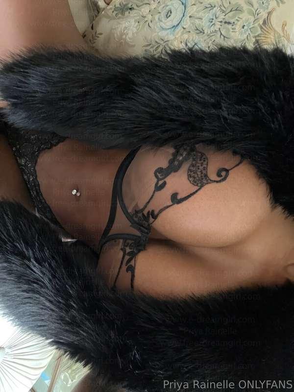 Should I post the braless version? 🤔