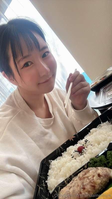 Taking a break from shooting! Delicious bento🍱🤤💕 I cut my ba..