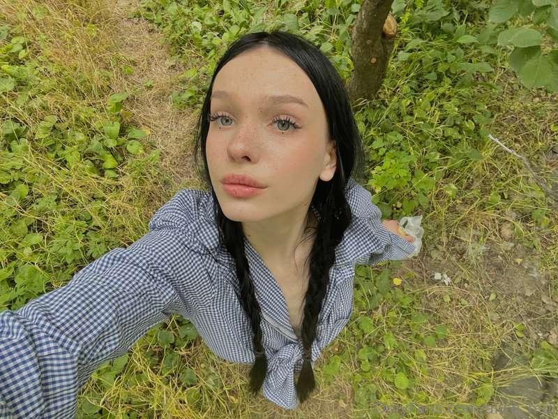 Would you walk with me in the woods?😏🌳