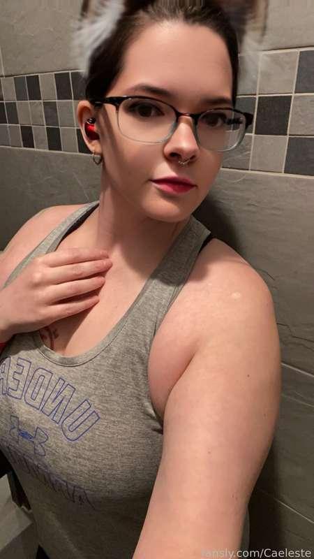 Yesterday’s gym selfies #workout #exercise #hugetits #naturaltits #hucow #lactation #lactating 