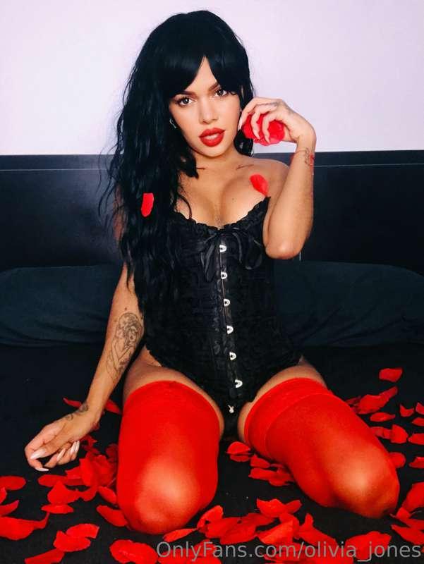 Lately I've been thinking... I have sooo many lingerie sets ..