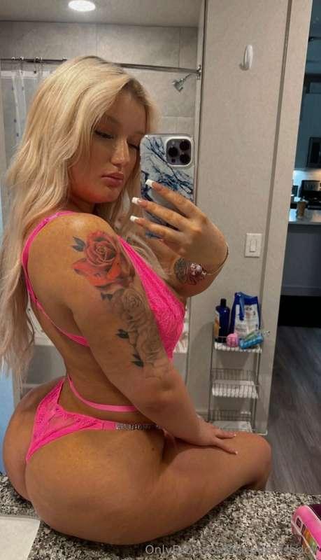 my first two $5 tippers are getting a slutty surprise in the..