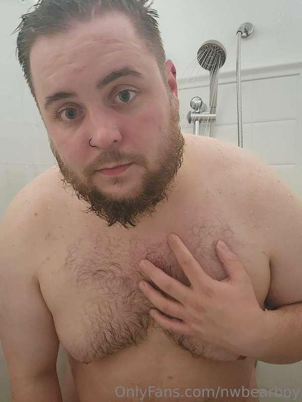 Come wash daddy's back 🧼