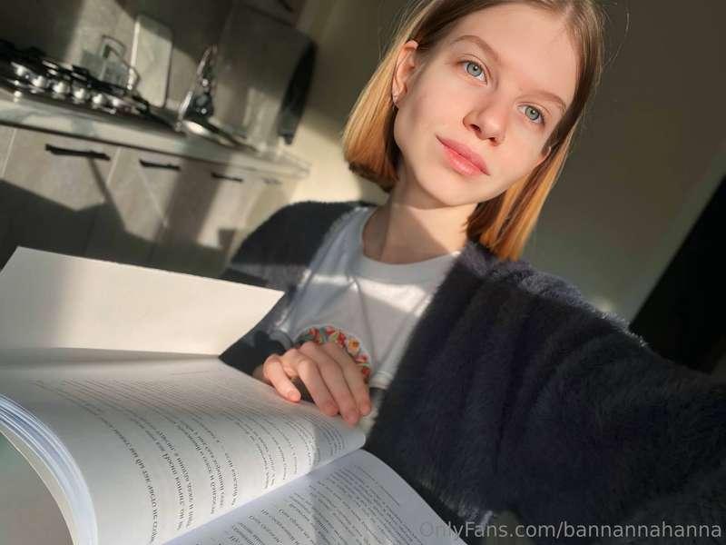 Today I’m diving into my psychology course again 📚 My brain ..
