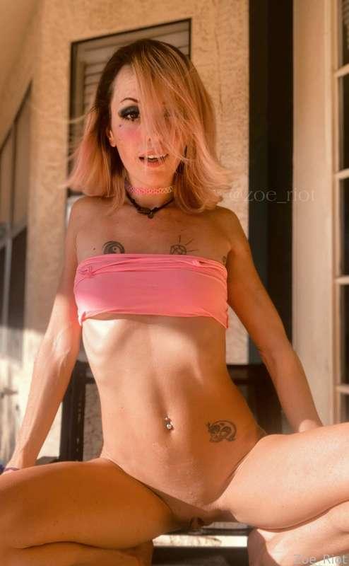 zoe_riot image #3