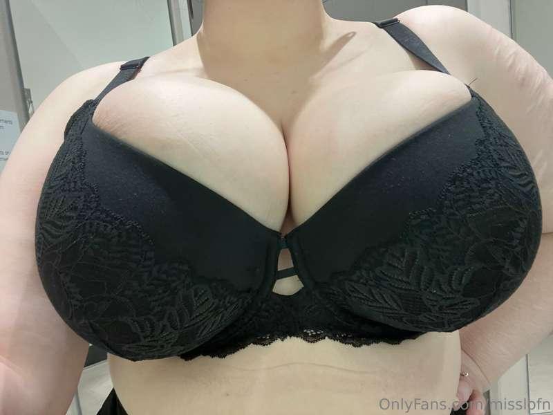 Forgot to post these the other day! I went bra shopping and ..