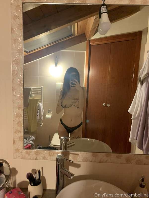 Io stanca morta dopo il lavoro 🥱😴😴 buonanotte ❤️🥰🍒🍑

Ps: hal..
