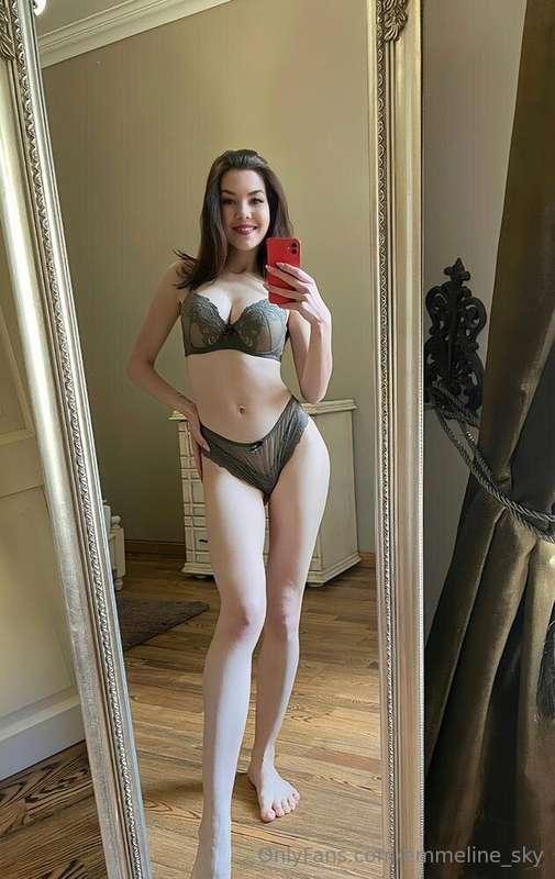 💫 THE ENCHANTRESS @exclusive.content.eliza 💫 Her charm is im..