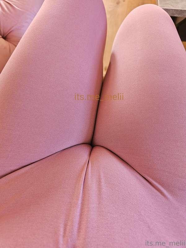 Cameltoebild in normaler Stoffleggings😋🤤 Mehr Cameltoe Conte..