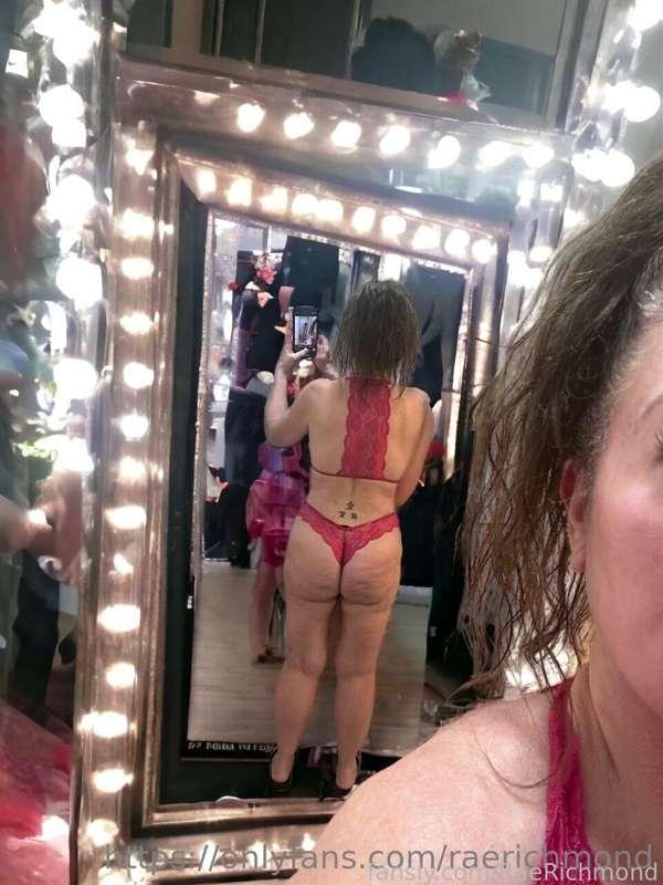 I have a big fat ass…do you love it? 🍑