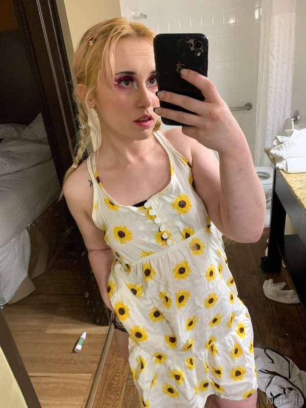 Watch me play w myself in this dress 🥰💋 check your DMs for a..