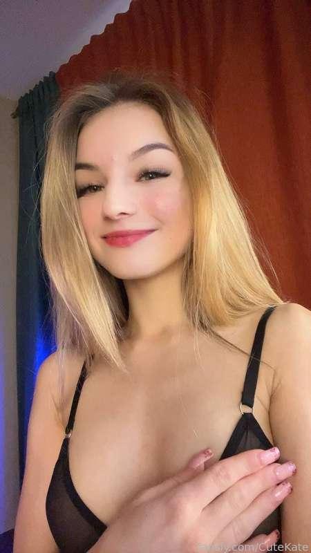 Feeling cute, might delete later 😉🔥

#fyp #blonde #tiny #collegegirl #babyface #babygirl #young #teen #shy #barelylegal
