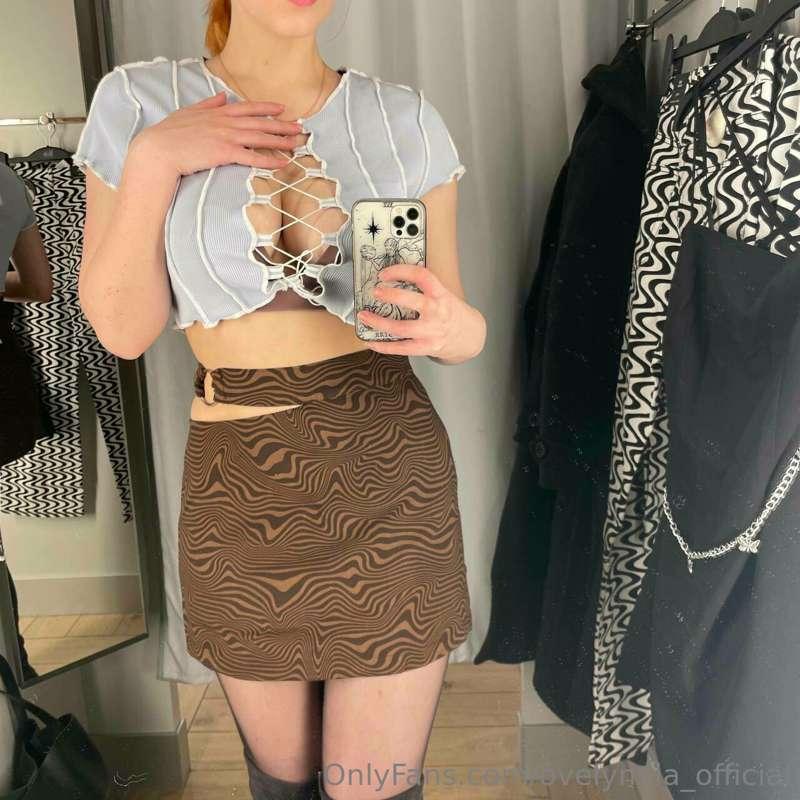 Trying on some new clothes🙂🙂 what do you think?🥰 I like loos..