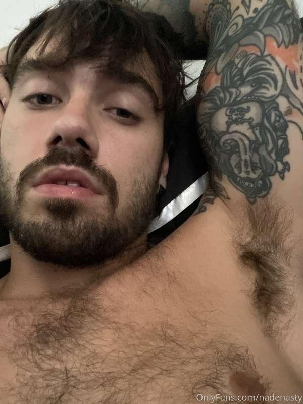 anyone up to smell this armpit? 😈
