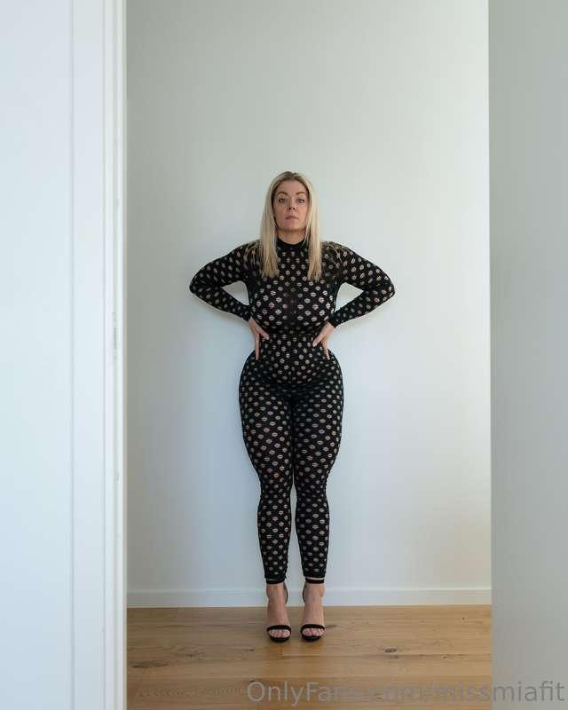 This net suit was a spontaneous buy, buuut it fit, surprisin..