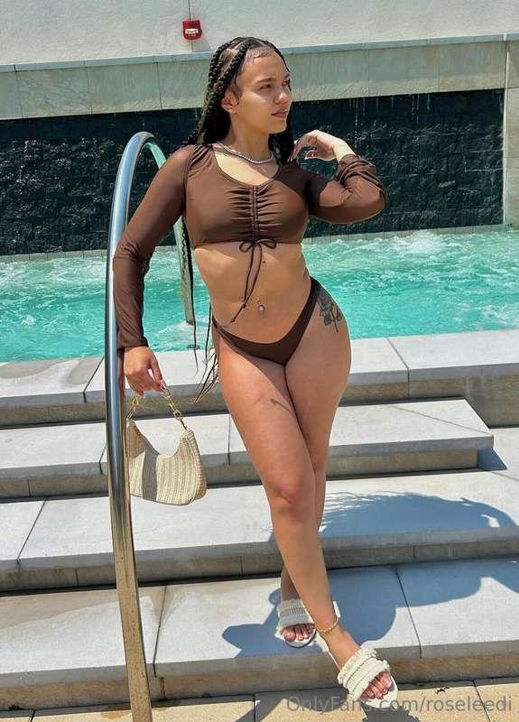 I'm wearing too much clothes.. Don't you agree? 🤭