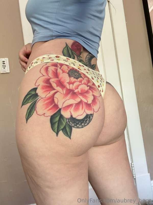Hi, miss me? This is yourCue to DM me😘