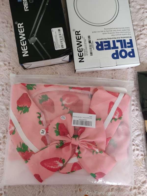 Just got a new outfit and mic arm! I decided to treat myself..