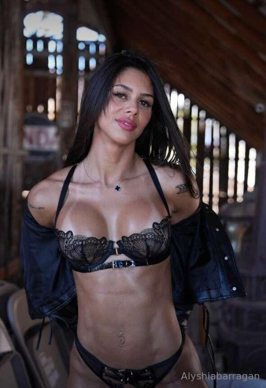 Free access to the sexiest babe @certfiedcheekz click the li..