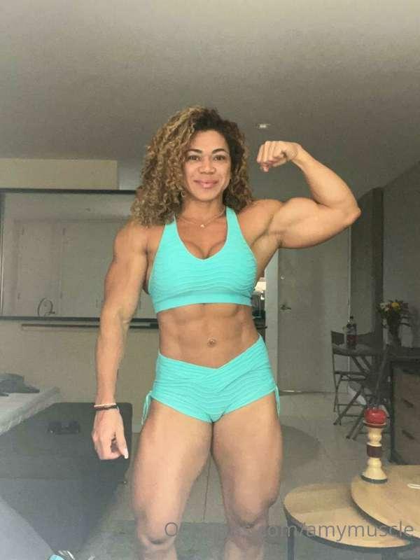 Some pre workout pics 💪🏻💪🏻💪🏻