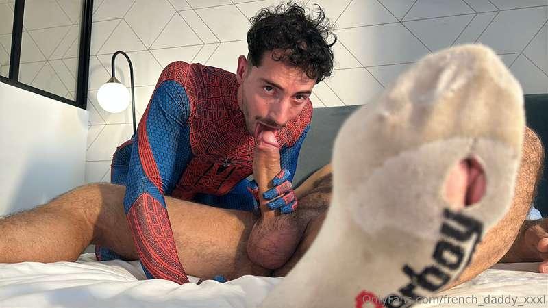 Meeting spiderman @anteocharaxxx ans destroying his outfit a..