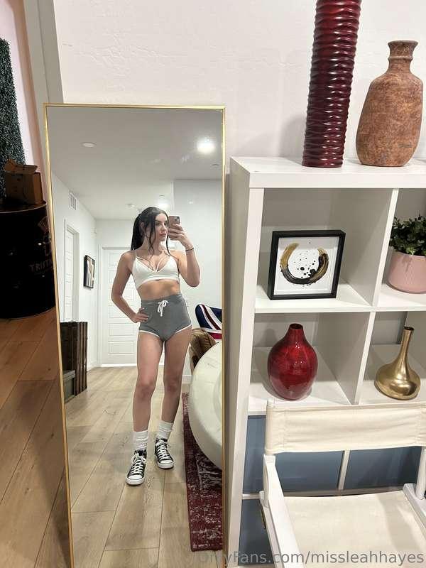 Do you still enjoy a good selfie from time to time?😘