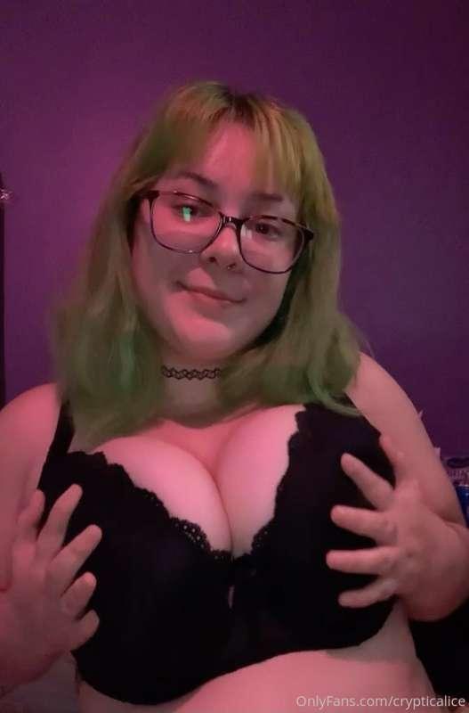 I’m so cute in my new bra :) reimburse me for it for $23 👉👈